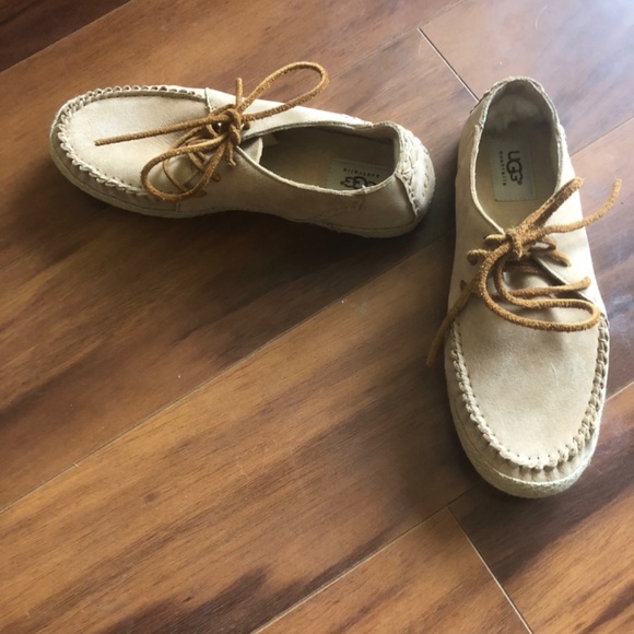 UGS slip on shoes size 8 - Picture 2 of 3